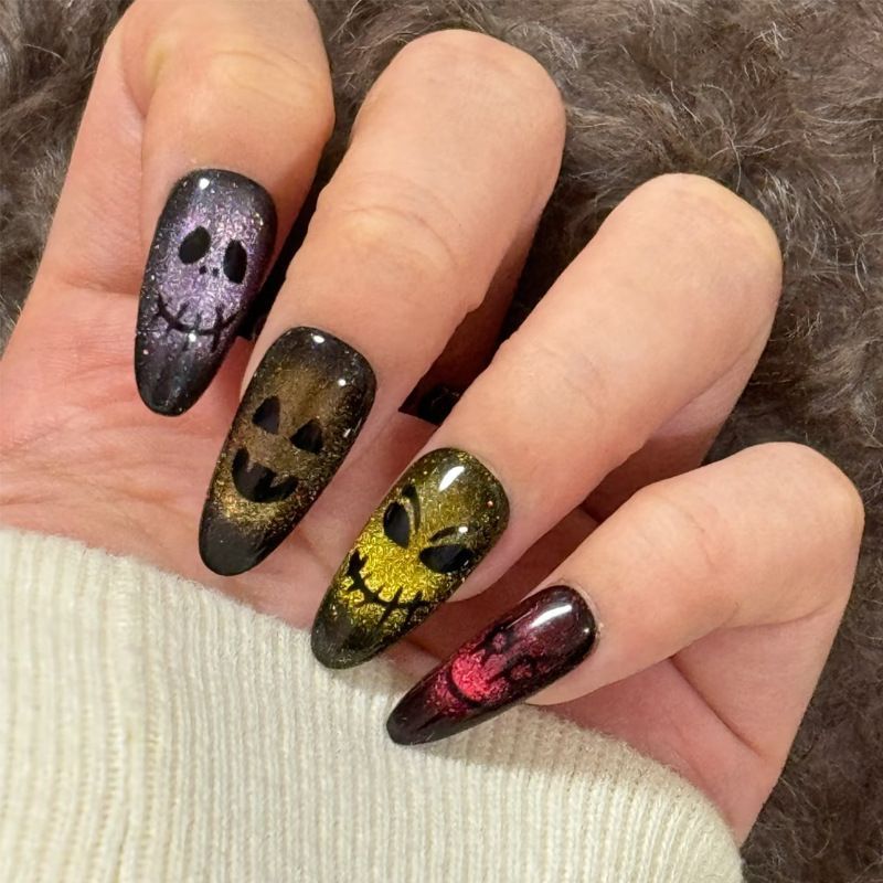 Acrylic nail set with glamorous golden accents Acalora