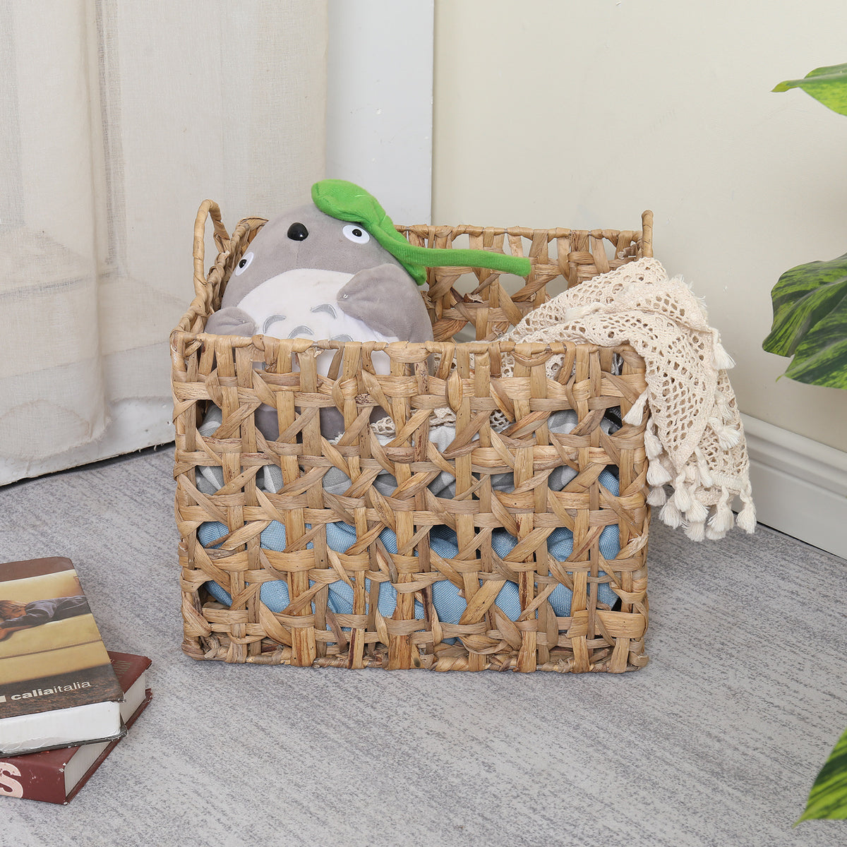 Handwoven decorative basket Acalora