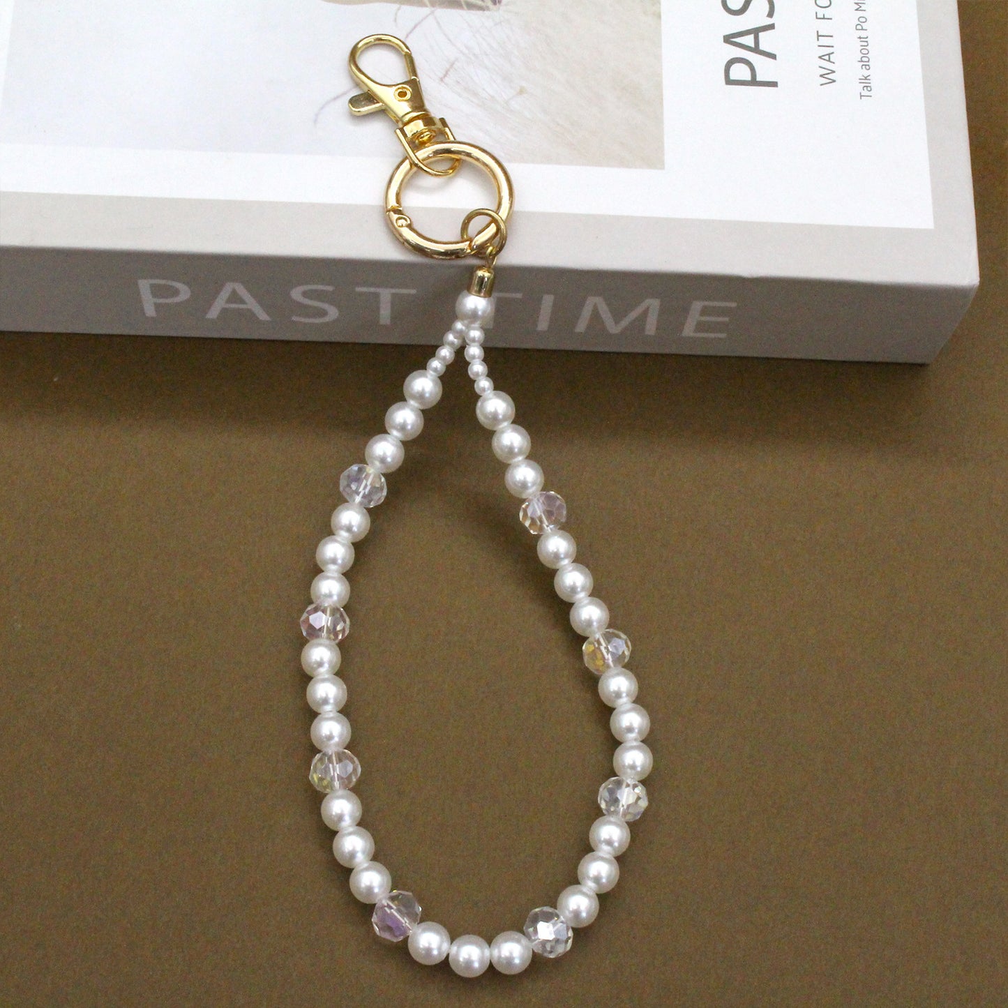 Elegant Pearl Oversized Eyewear Chain Acalora