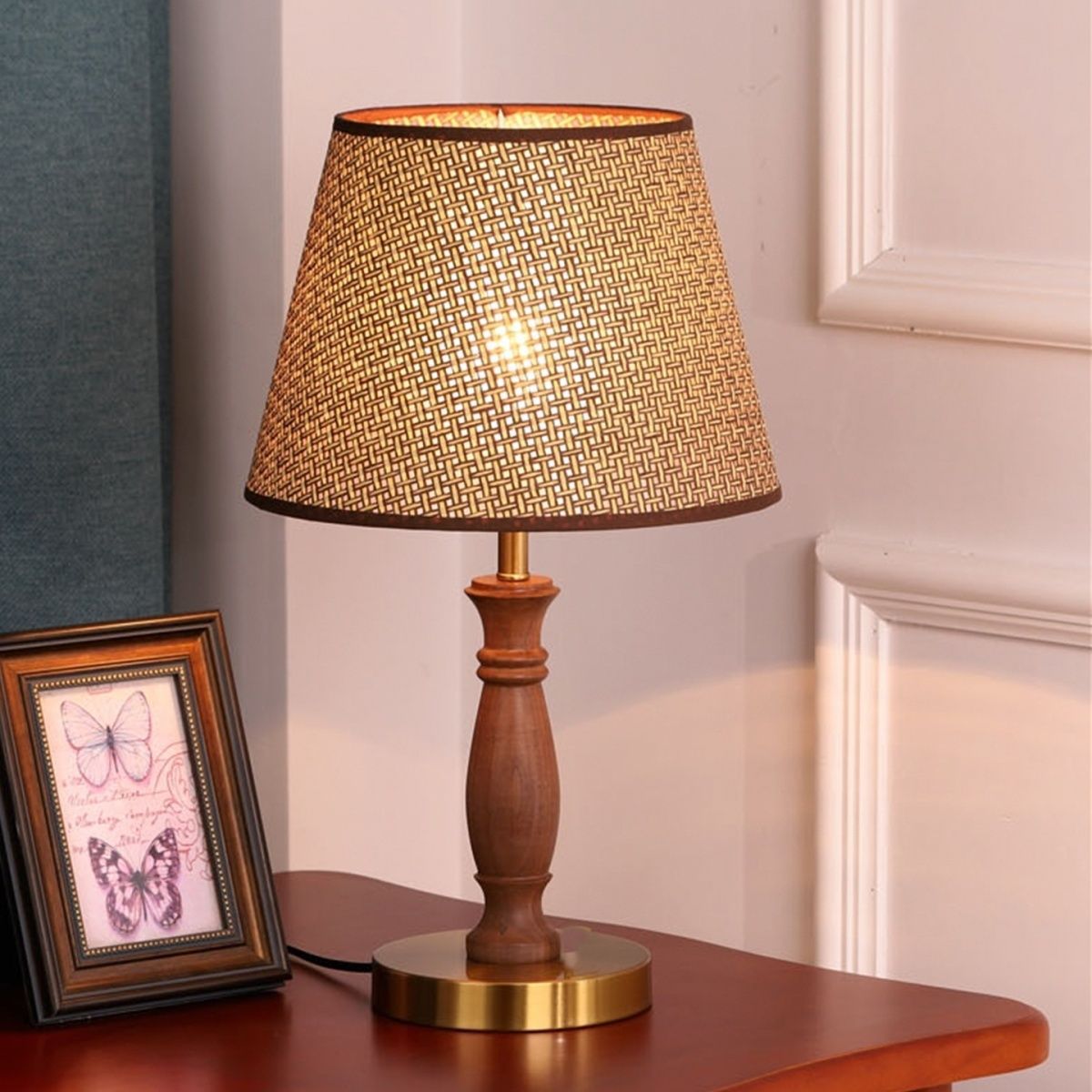 Elegant Textured Table Lamp