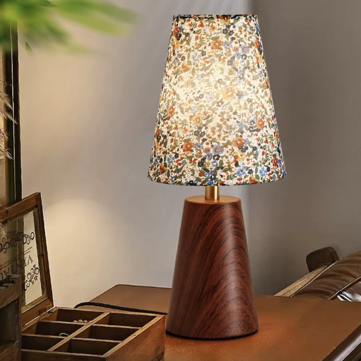 Modern Floral Patterned Table Lamp