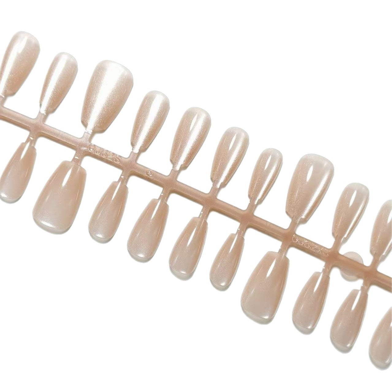 Artificial nails in the elegant nail art set Acalora