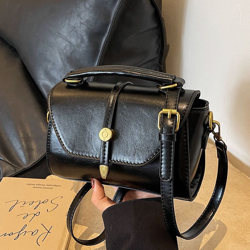 Vintage-Inspired Leather Handbag Acalora