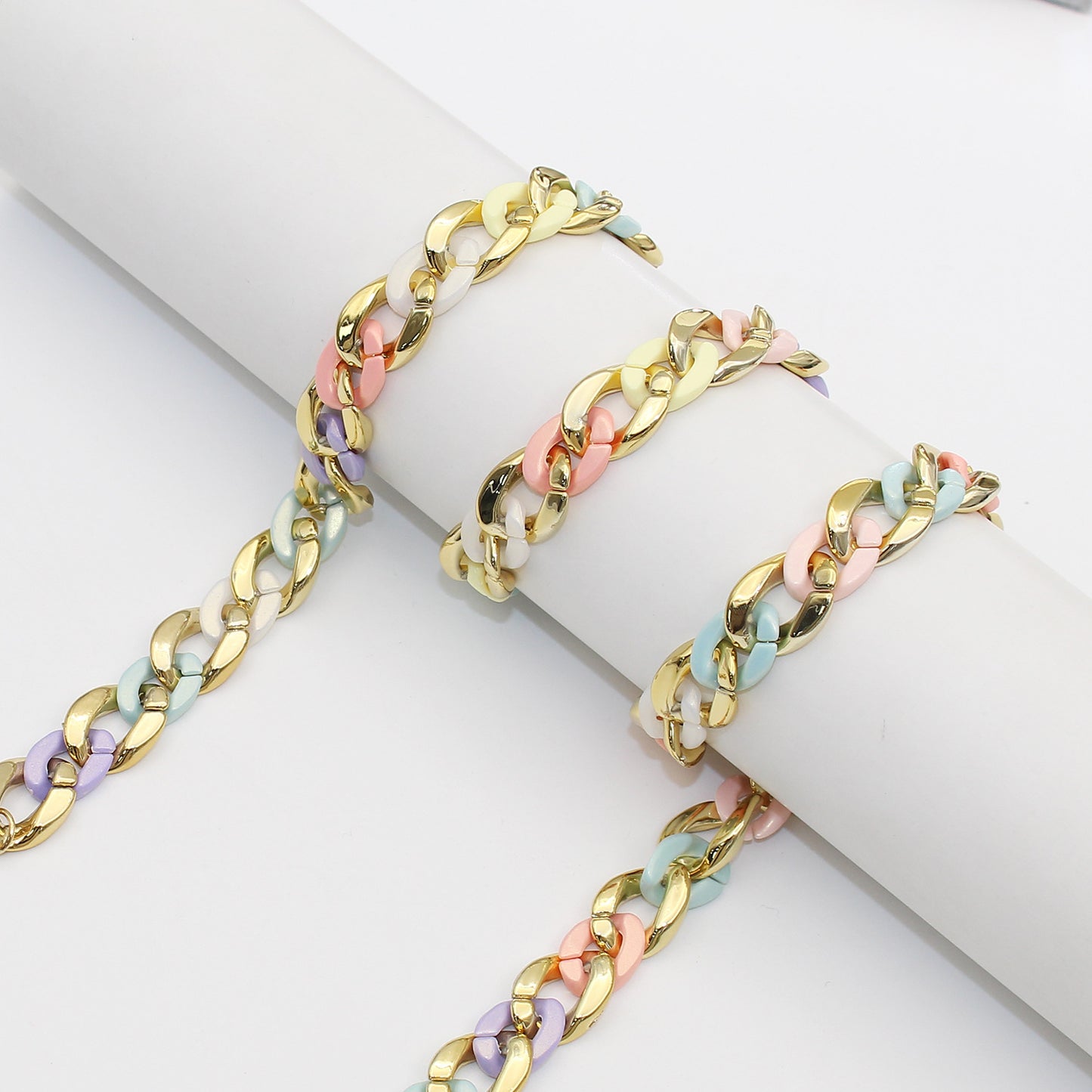 Stylish Chain Eyewear Holder Acalora