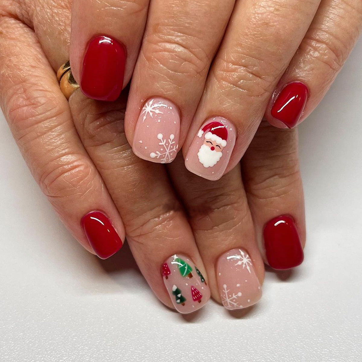 Holiday-Themed Decorative Press-On Nail Set Acalora