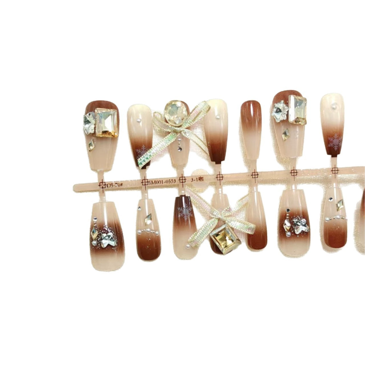 Artificial nails with luxurious design and elegant decorations Acalora