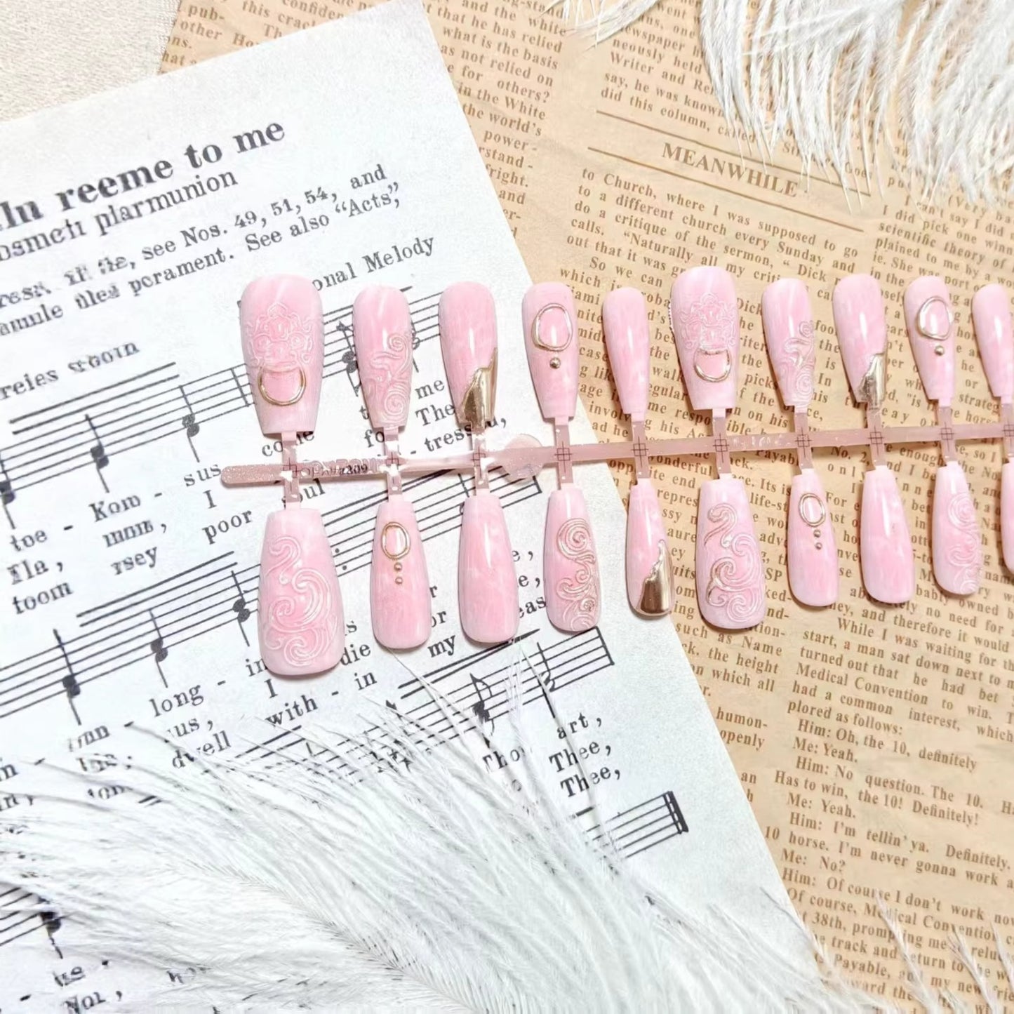 Artificial nails with elegant gold embellishments Acalora