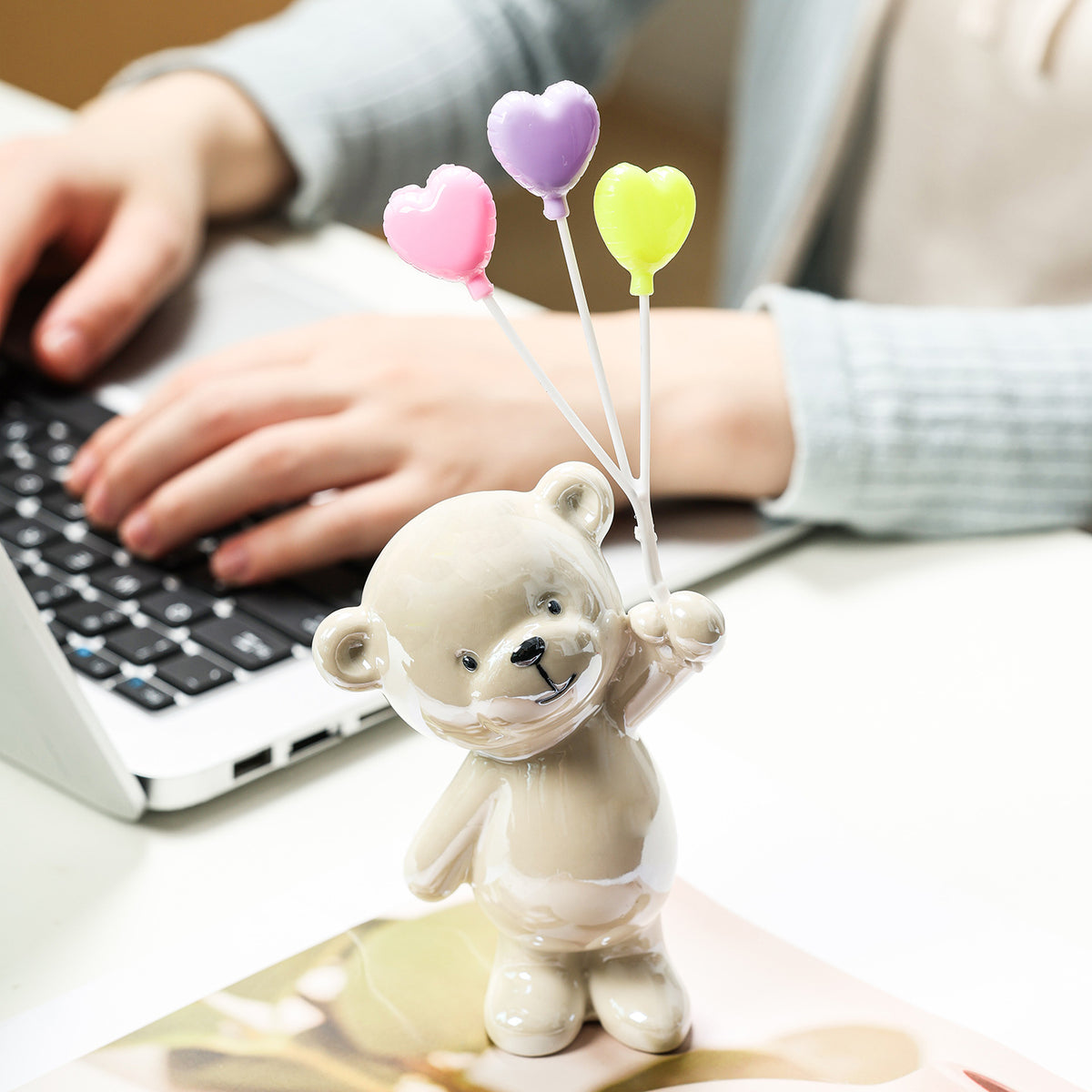Cute ceramic bear figurine with balloons Acalora