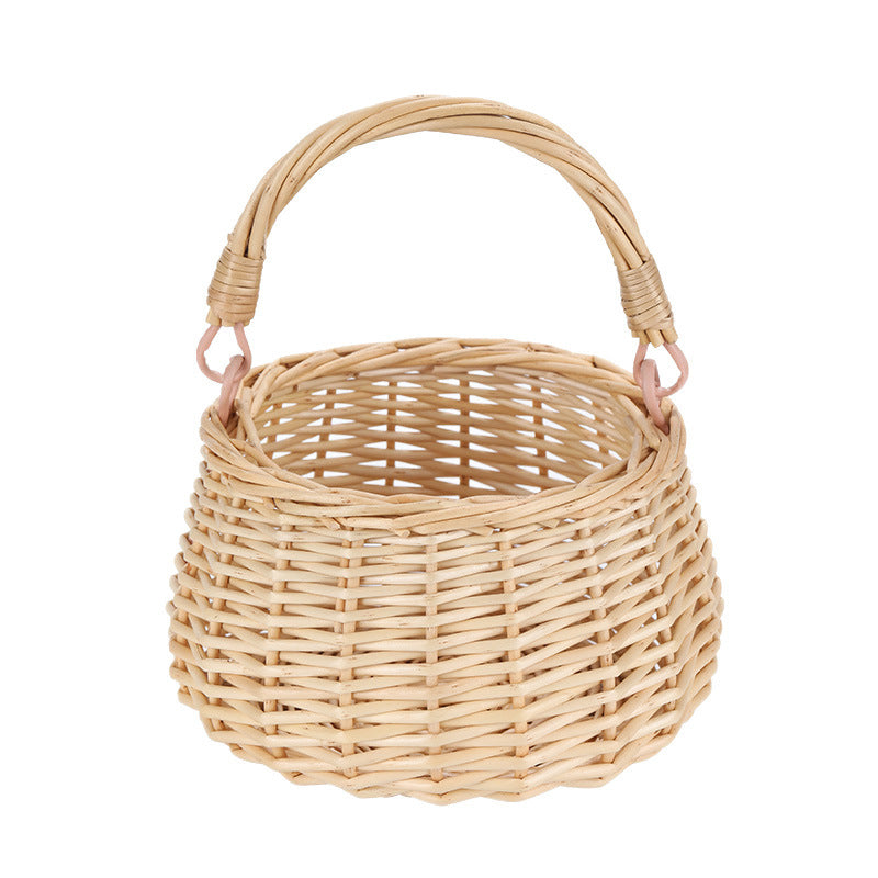Handcrafted basket made of natural wicker Acalora