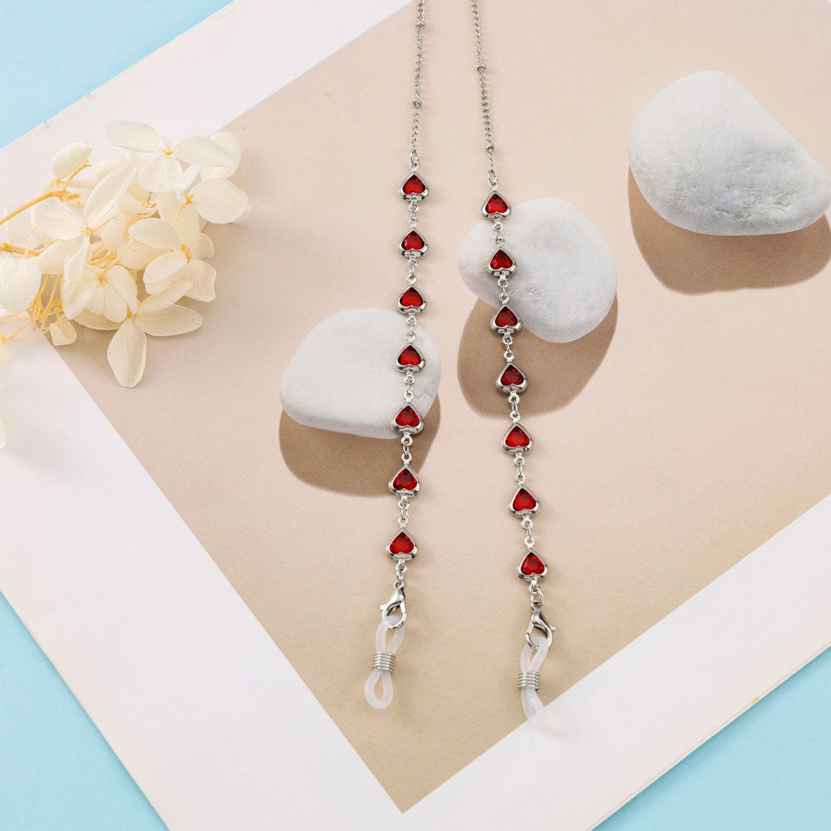 Heart-Shaped Eyewear Chain Acalora