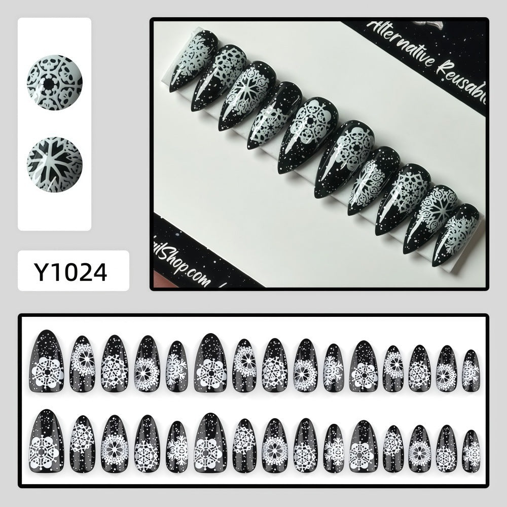 Artificial nails in a unique winter design with snow and reindeer motifs Acalora