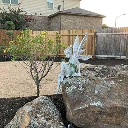Kalsten | Statue of sitting fairy in the garden
