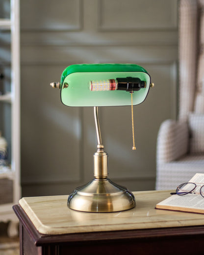 Skanto | Classic Banker's Lamp
