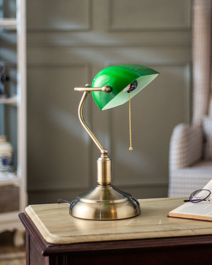 Skanto | Classic Banker's Lamp