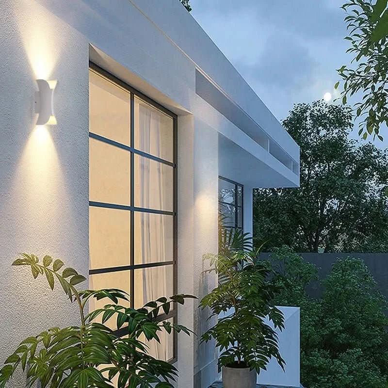 BowLift | Weatherproof wall light with IP65 protection