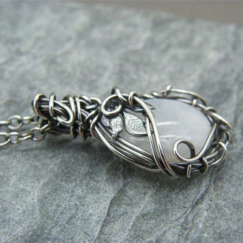 Karnz | Retro Moonstone Necklace - Selene