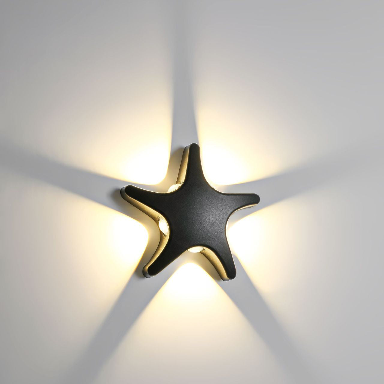 Modern, simple LED wall light made of aluminum in starfish design, waterproof, for the patio