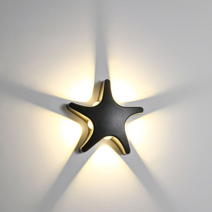 Modern, simple LED wall light made of aluminum in starfish design, waterproof, for the patio