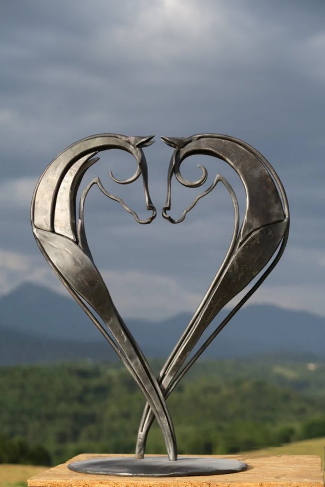 BowLift | Modern Metal Horse Statue