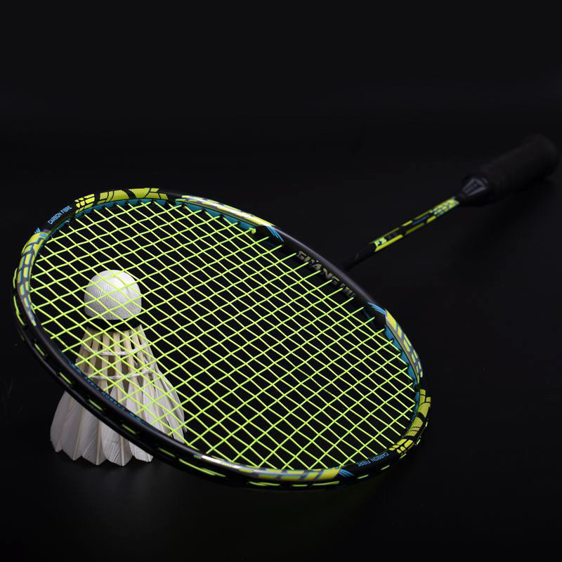 Skanto | Offensive badminton racket with secondary reinforcement made of 32-pound carbon fiber