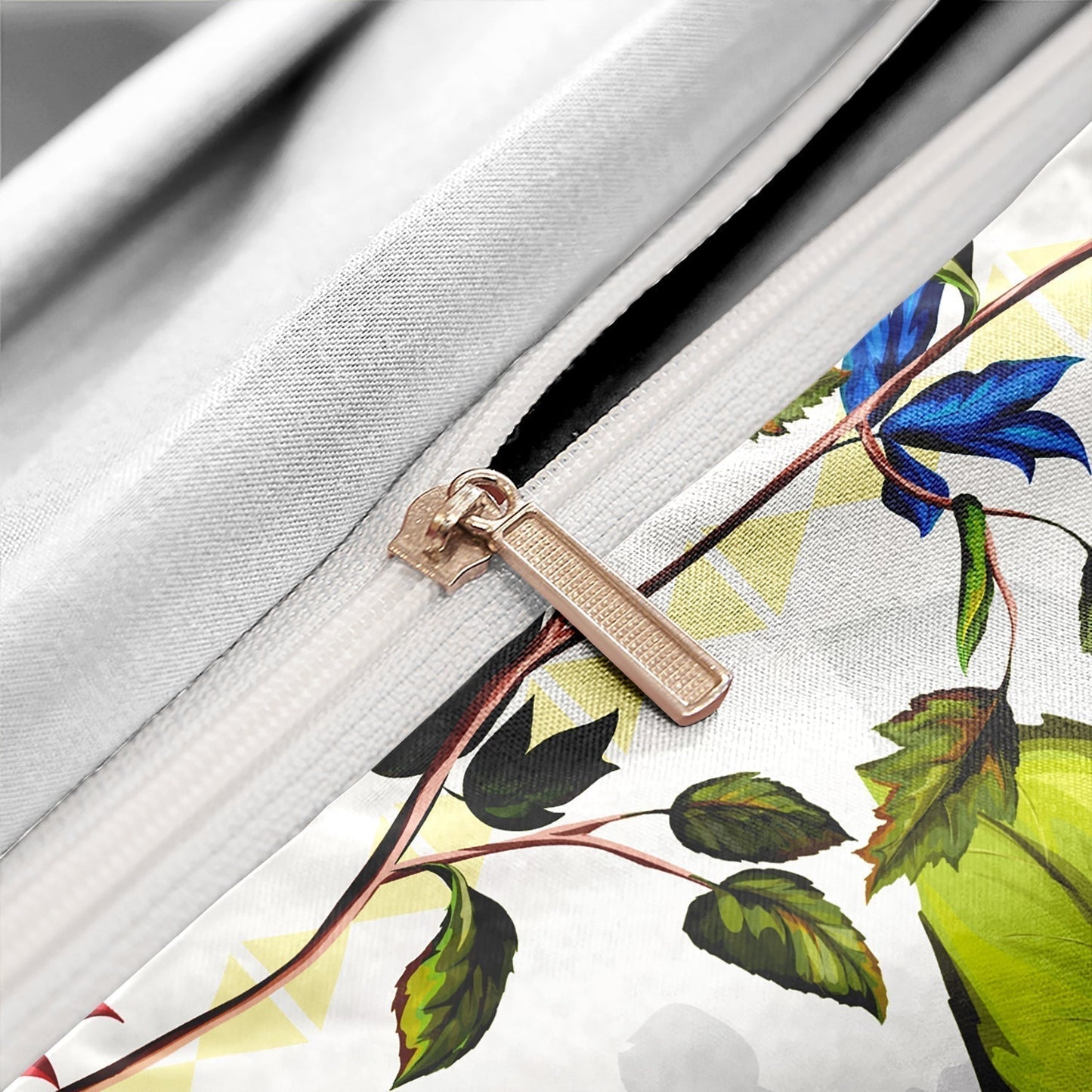 Skanto | FlightBloom - Luxurious Floral and Bird Pattern Bedding