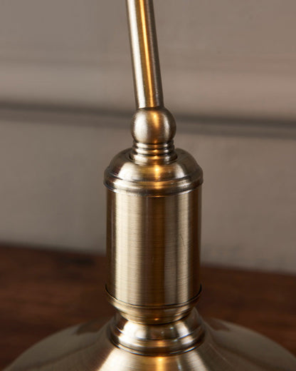 Skanto | Classic Banker's Lamp