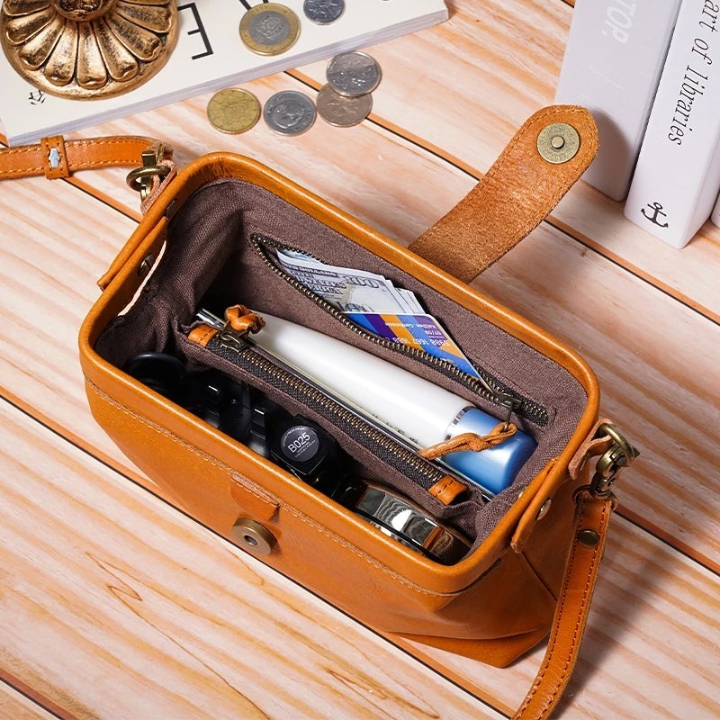 BowLift | Vintage handmade leather bag