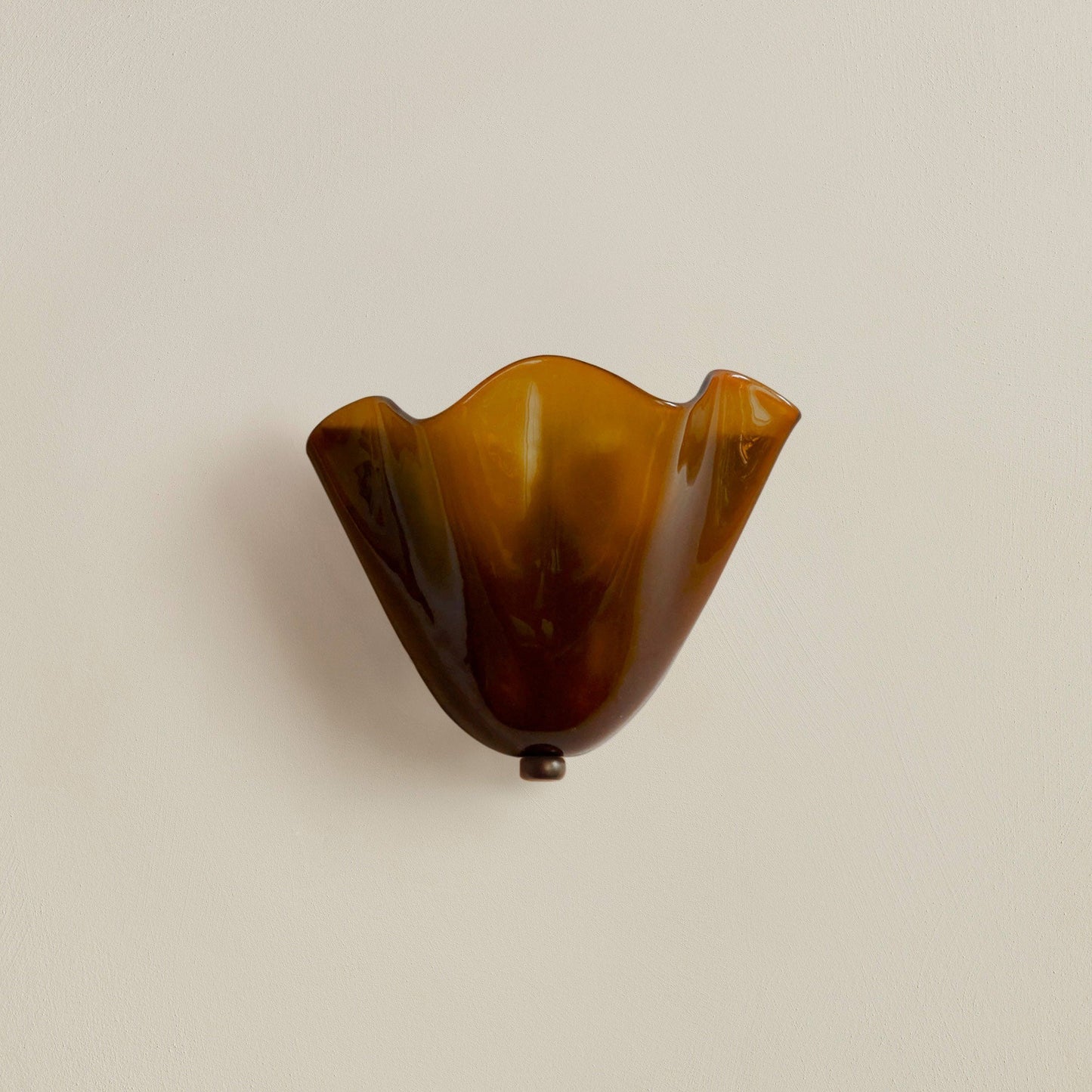 BowLift | Retro Wall Lamp of Colored Glass in Skirt-Shaped Shell Pattern