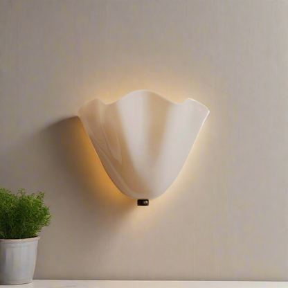 BowLift | Retro Wall Lamp of Colored Glass in Skirt-Shaped Shell Pattern