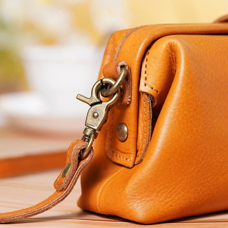 BowLift | Vintage handmade leather bag