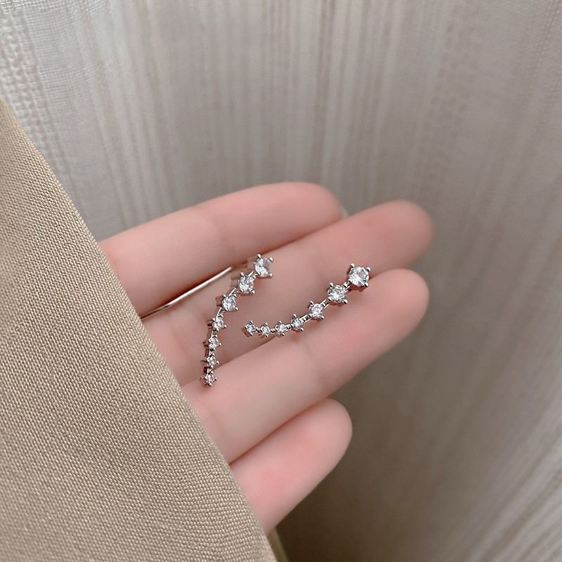 Skanto | Seven Star Diamond Stud Earrings