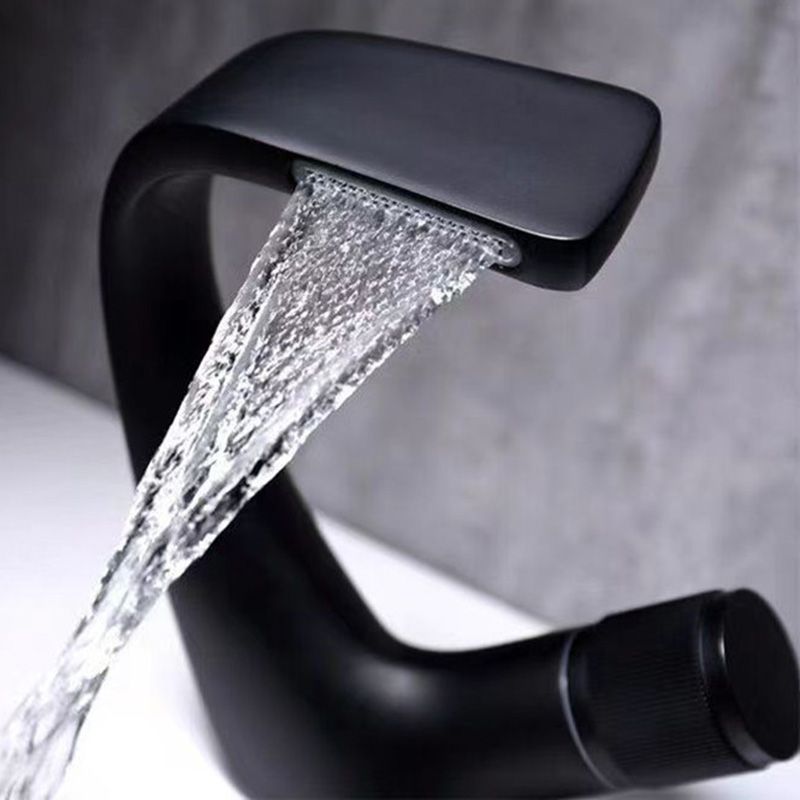 BowLift | Modern Center Connection Faucets Single Lever Faucets with Waterfall Spout