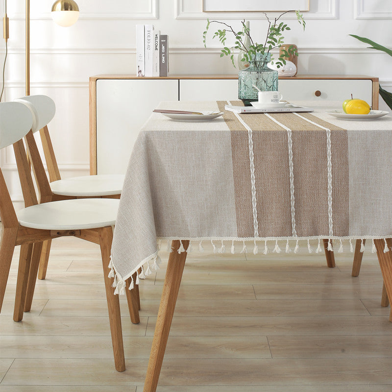 Textured Woven Tablecloth with Decorative Tassels