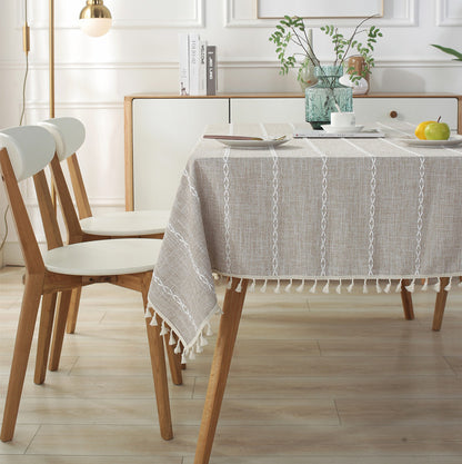 Textured Woven Tablecloth with Decorative Tassels