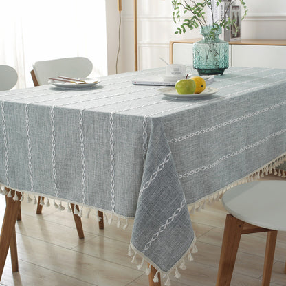 Textured Woven Tablecloth with Decorative Tassels