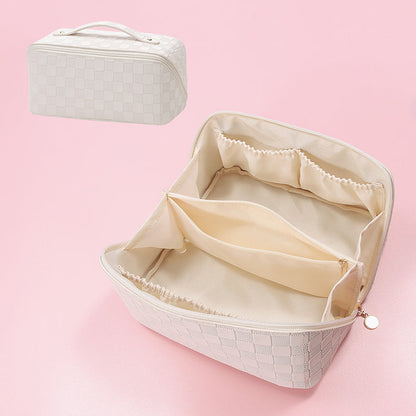 Skanto | Vintage Pattern Handheld Makeup Bag