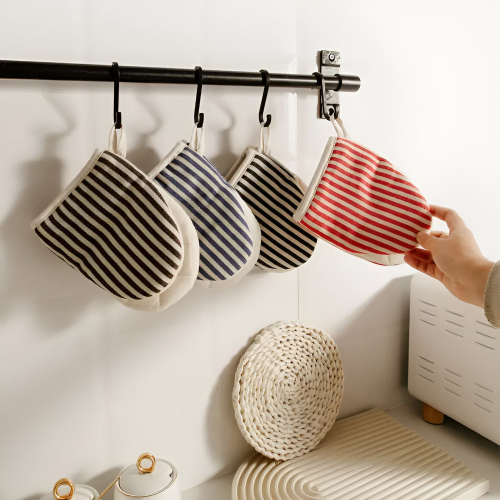 Skanto | Striped Heat-Resistant Kitchen Mitts