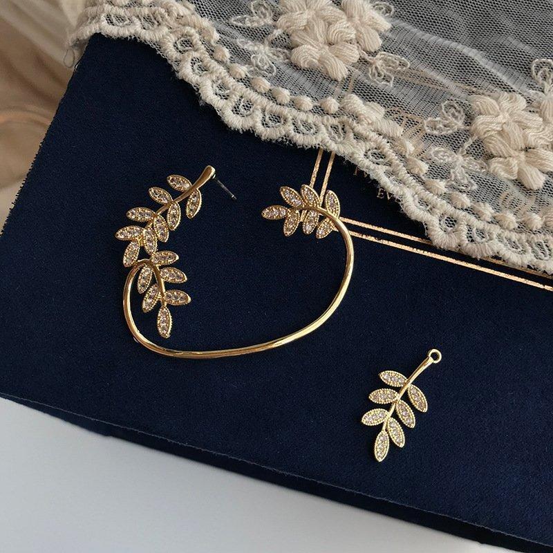 Sparkling zircon earrings