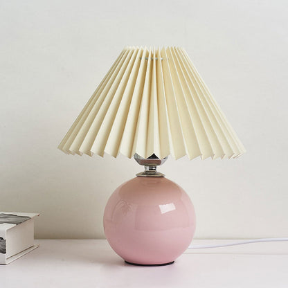 Skanto | Nordic minimalist 1-light table lamp made of ceramic with folds