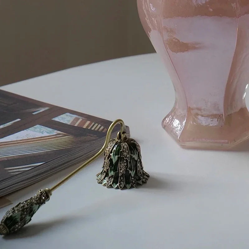 BowLift | Velisse Candle Snuffer