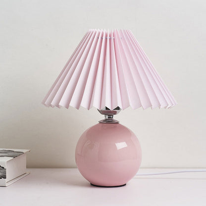 Skanto | Nordic minimalist 1-light table lamp made of ceramic with folds