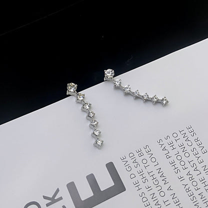 Skanto | Seven Star Diamond Stud Earrings