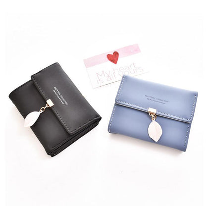 Short trifold wallet with leaf detail | Skanto