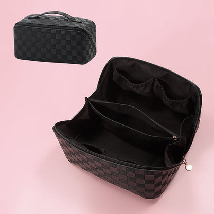 Skanto | Vintage Pattern Handheld Makeup Bag