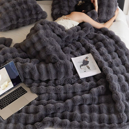 Skanto | Essential for Staying Warm - Soft and Fluffy Blankets