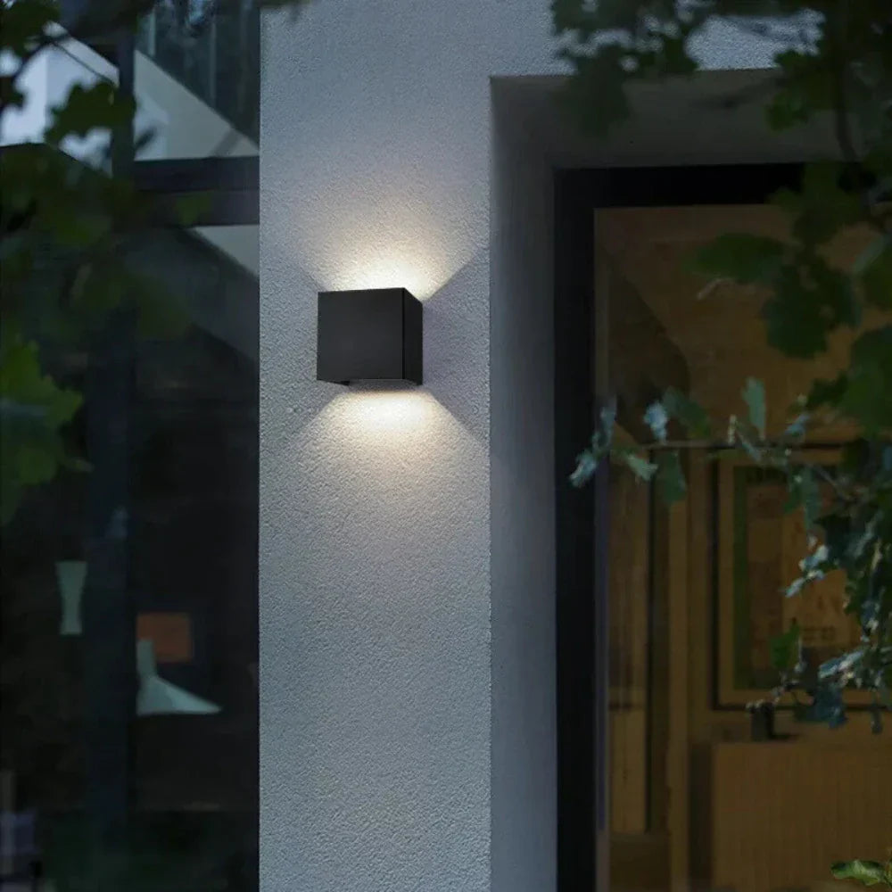 BowLift | Modern Black Aluminium Wall Light