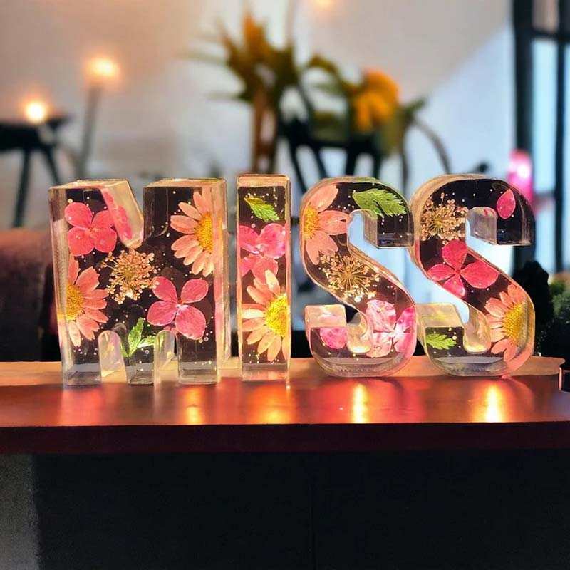 Sandsberg | Resin Flower Night Light | Letter-shaped LED Decorative Lamp