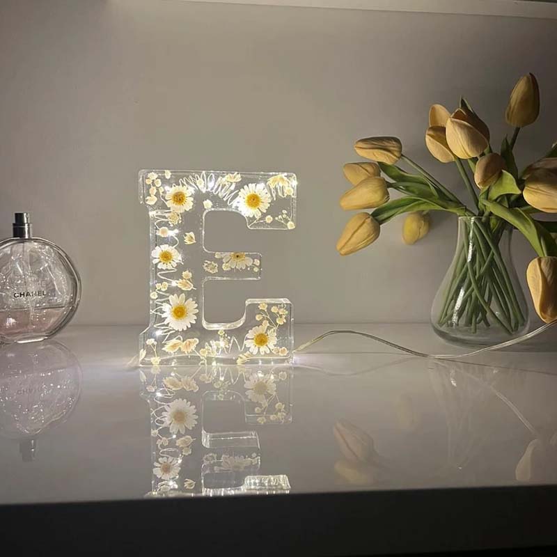 Sandsberg | Resin Flower Night Light | Letter-shaped LED Decorative Lamp