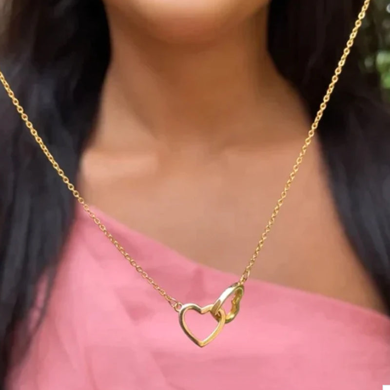 Skanto | Heart Necklace With Rotating Rose Gift Box