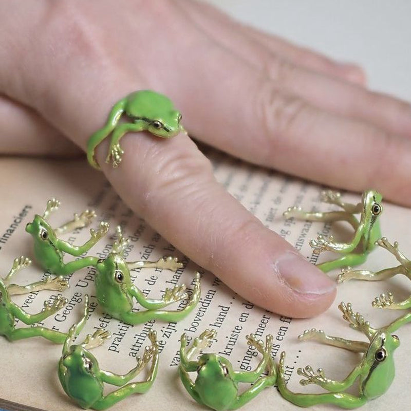 Skanto | Latest Tree Frog Ring Earrings